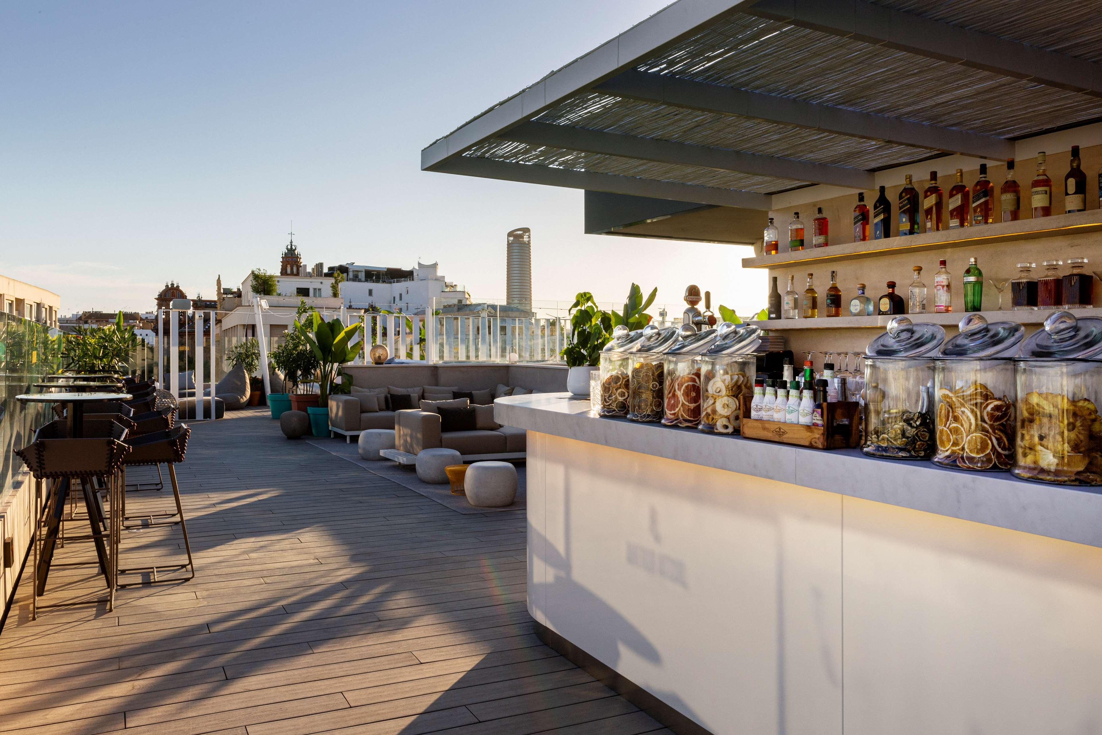 Radisson Collection Hotel, Magdalena Plaza Sevilla Luaran gambar The bar at the rooftop