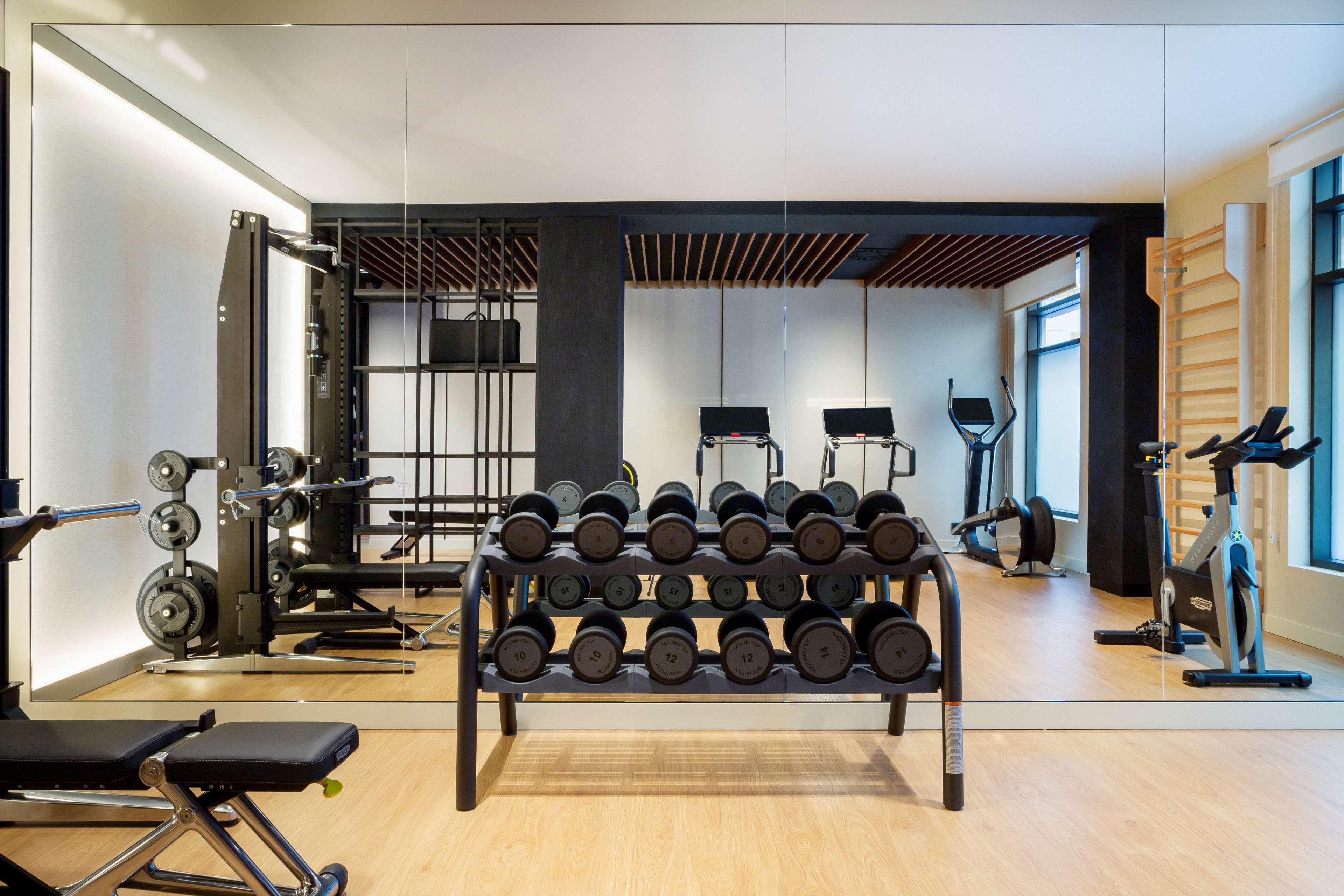 Radisson Collection Hotel, Magdalena Plaza Sevilla Luaran gambar The gym at the hotel