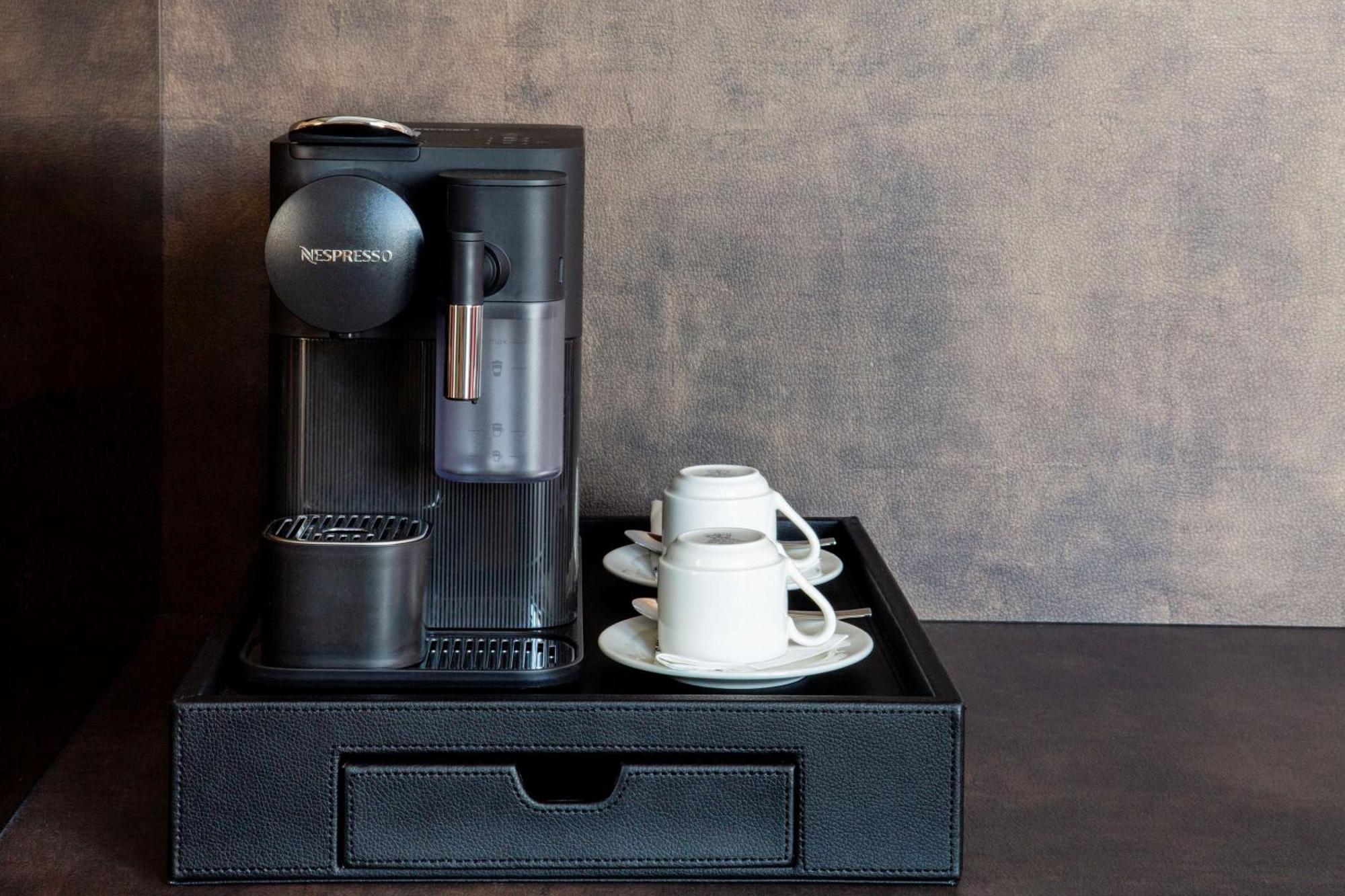 Radisson Collection Hotel, Magdalena Plaza Sevilla Luaran gambar A Nespresso Vertuo Next